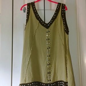 *NWOT* POL Olive Green Embellished V Neck Gauzy Waffle Knit Tunic Top Sz Small